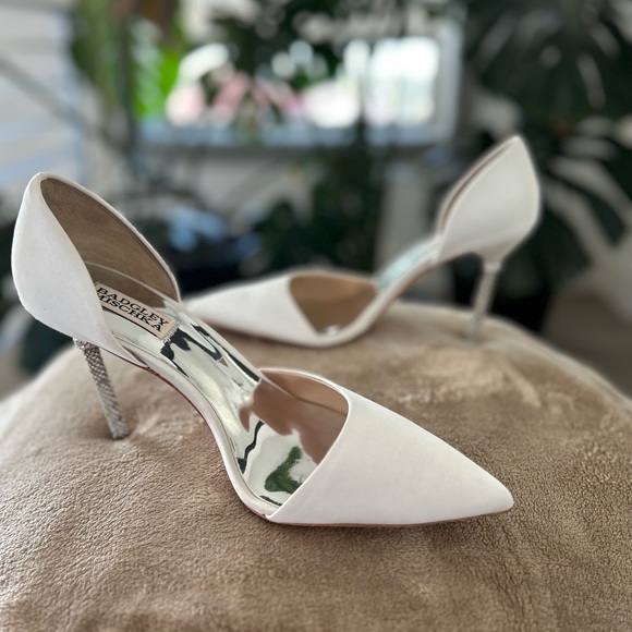 Badgley Mischka Women's White Heels size 9 like new - Picture 1 of 6